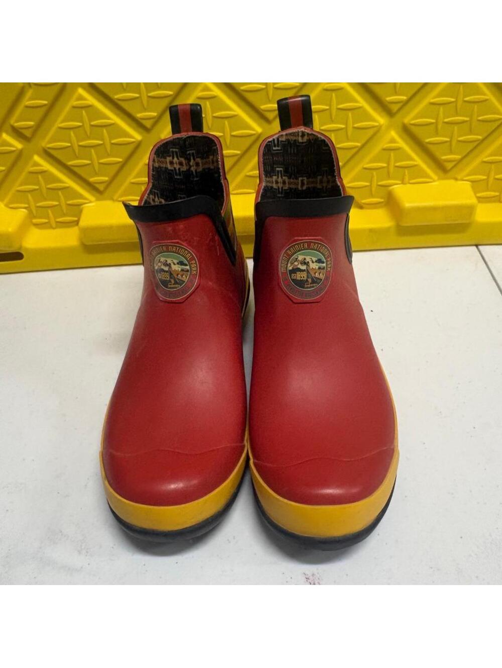 Pendleton Mount Rainier National Park Rain Boots Womens Size 10 Red Yellow